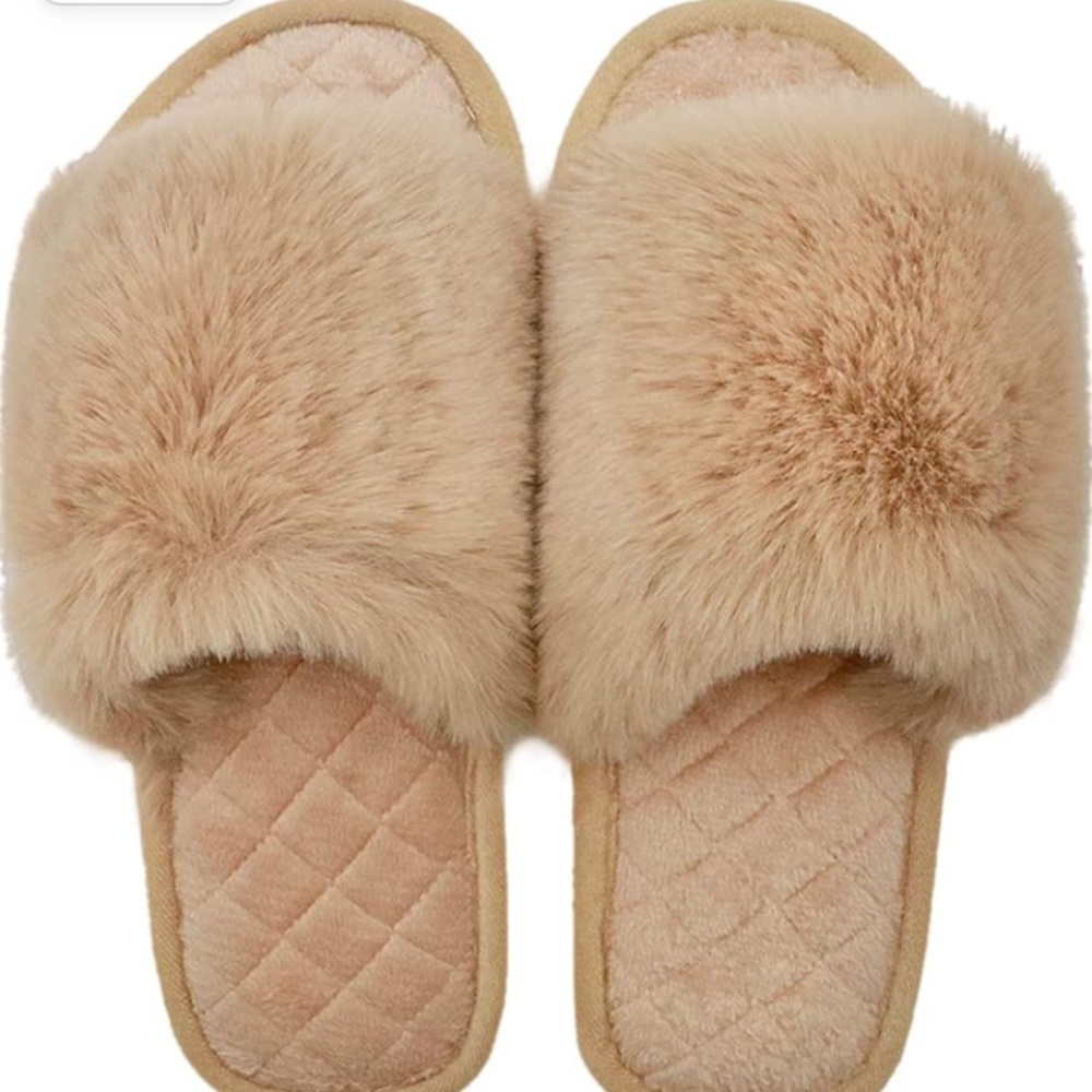 Women Fuzzy Slippers Size 7-8